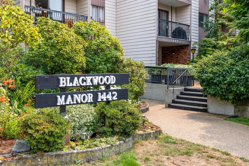 306 1442 BLACKWOOD STREET - photo 2 of 25