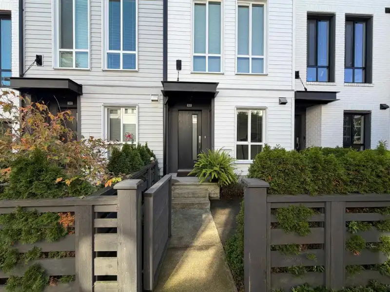 50 15828 27 AVENUE - photo 1 of 13