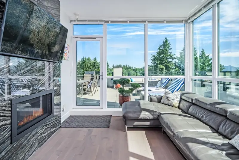 404 2180 GLADWIN ROAD - photo 3 of 25