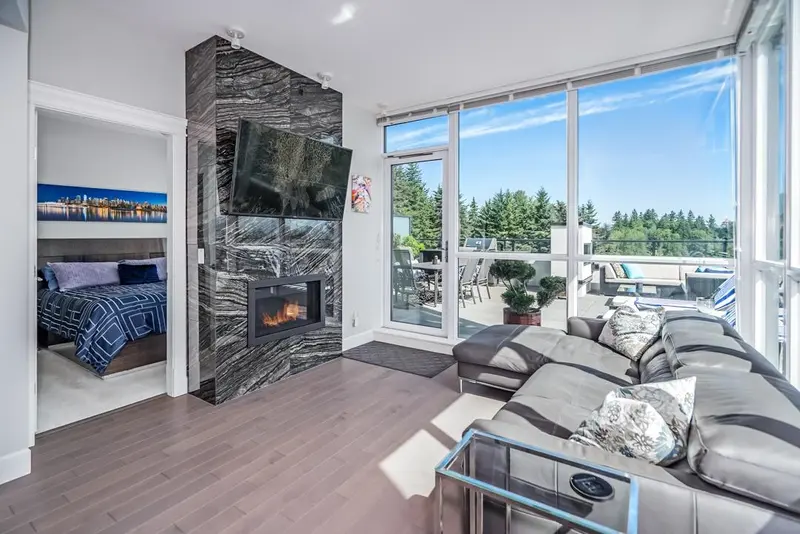 404 2180 GLADWIN ROAD - photo 4 of 25