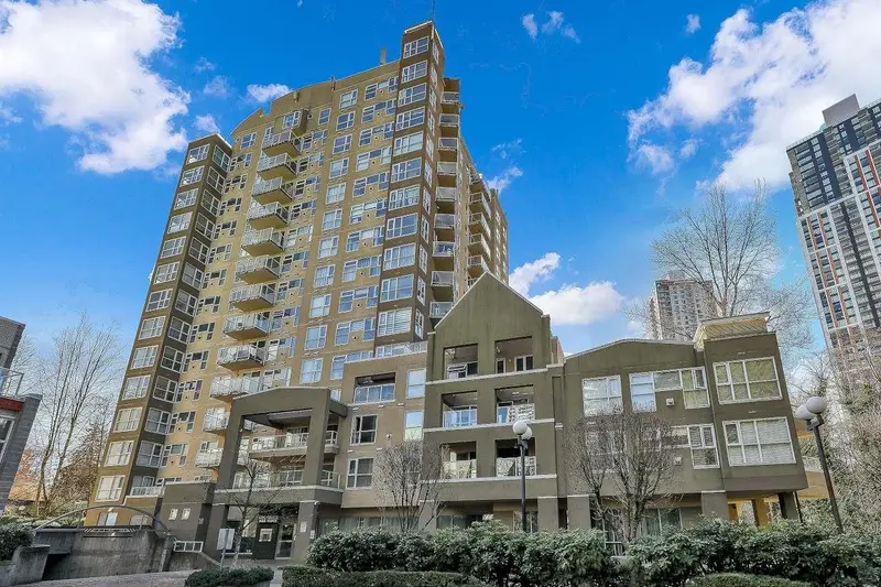 905 9830 WHALLEY BOULEVARD - photo 2 of 25