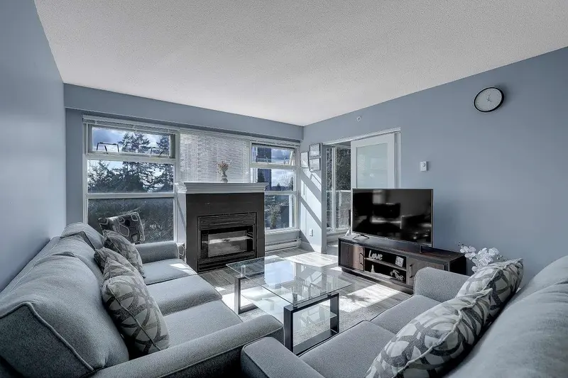 905 9830 WHALLEY BOULEVARD - photo 4 of 25