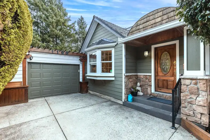 1196 HABGOOD STREET - photo 2 of 40