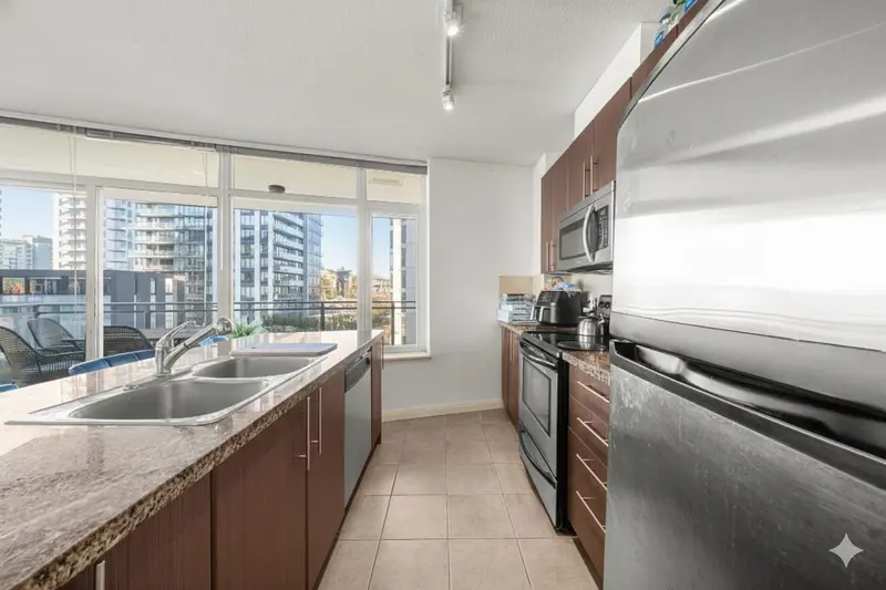 1006 898 CARNARVON STREET - photo 4 of 20