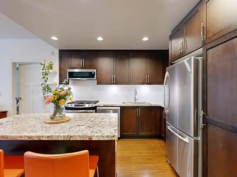 213 15428 31 AVENUE - photo 4 of 30