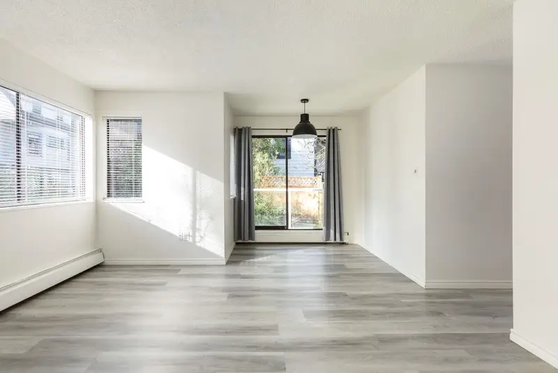 215 830 E 7TH AVENUE - photo 1 of 23