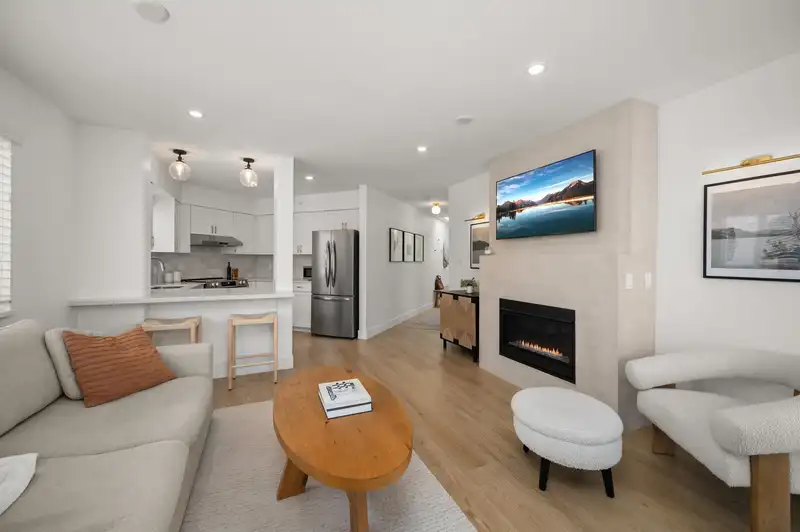 305 15233 PACIFIC AVENUE - photo 4 of 32