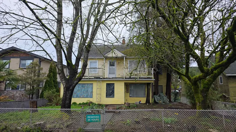 2320 BOEING AVENUE - photo 2 of 11