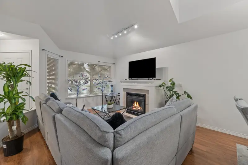 117 16995 64 AVENUE - photo 4 of 25