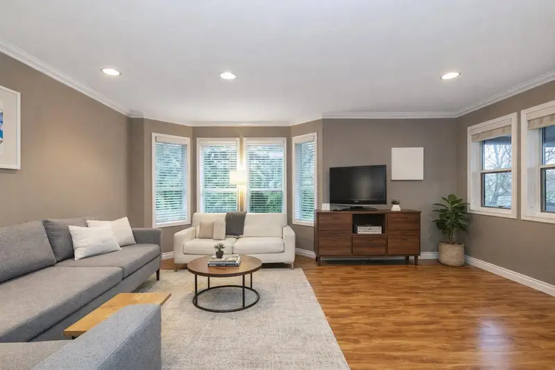 61 20554 118TH AVENUE - photo 3 of 25