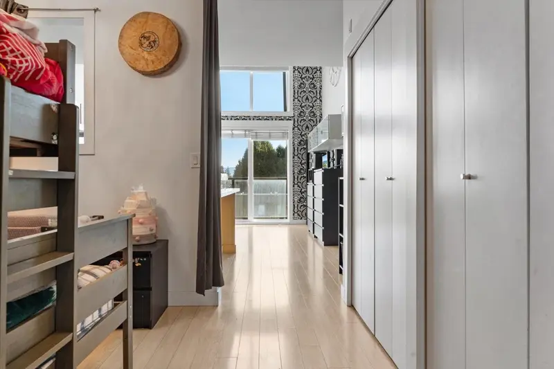 405 1975 MCCALLUM ROAD - photo 4 of 25