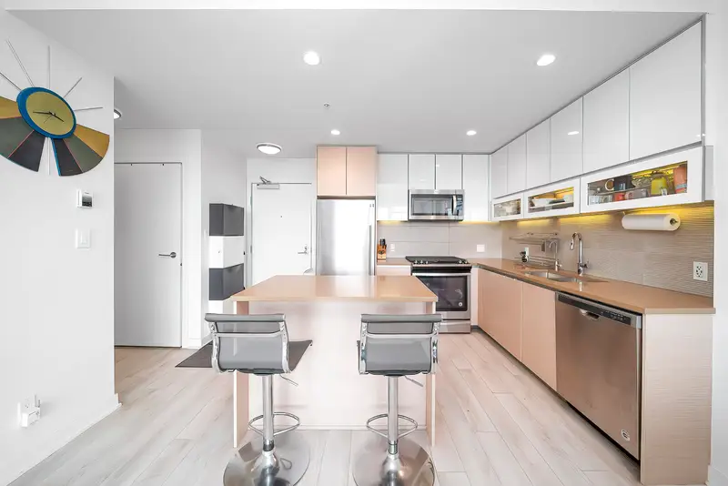 1206 8850 UNIVERSITY CRES - photo 3 of 25