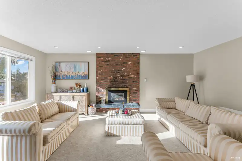 14717 16A AVENUE - photo 1 of 32