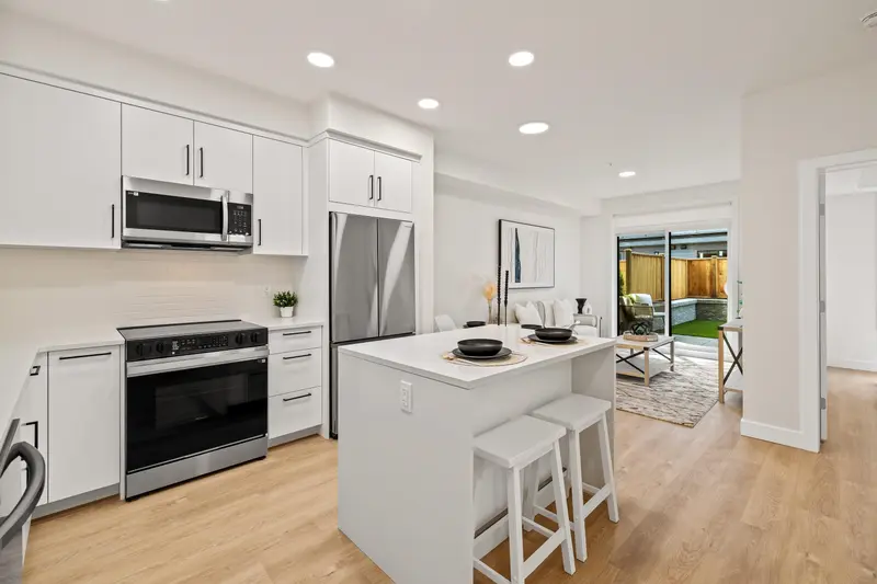 304 33816 SOUTH FRASER WAY - photo 4 of 21