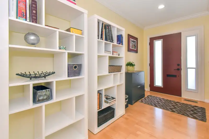 15136 BEACHVIEW AVENUE - photo 3 of 26