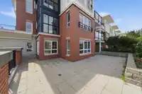 201 2940 KING GEORGE BOULEVARD - thumbnail 2