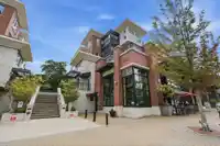 201 2940 KING GEORGE BOULEVARD - thumbnail 3
