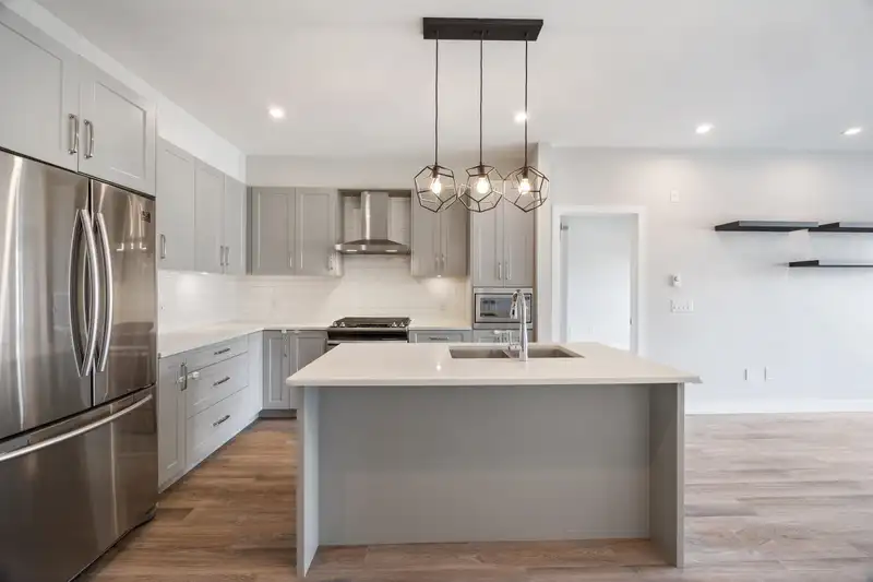 412 15436 31 AVENUE - photo 3 of 29