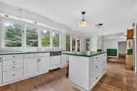 2555 128 STREET - thumbnail 10