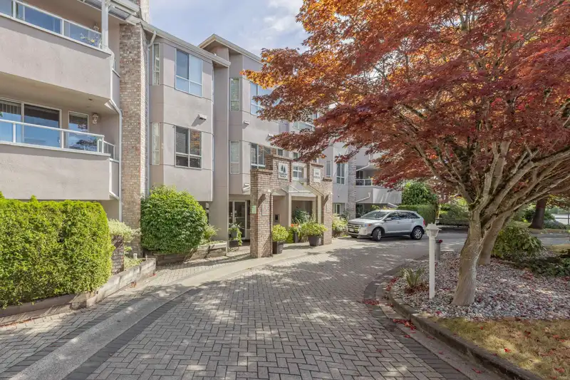 104 1952 152A STREET - photo 2 of 25