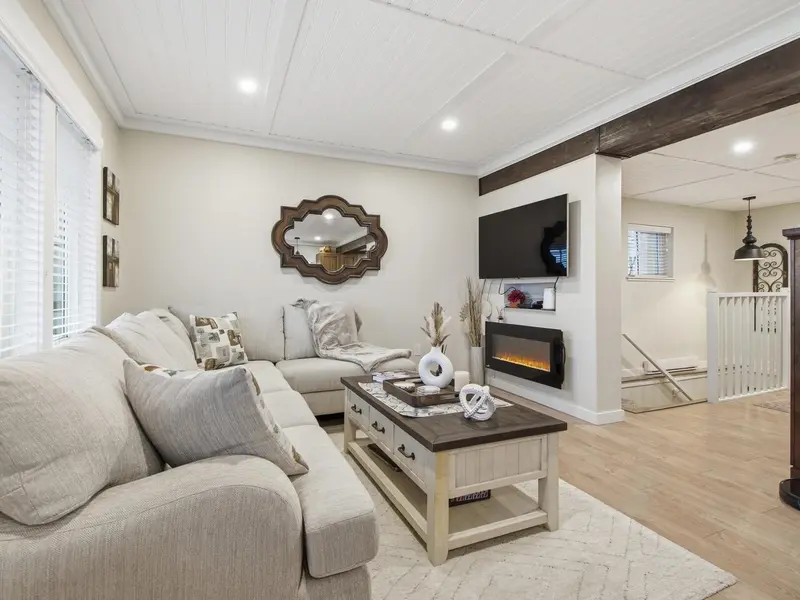 431 SCHOOL STREET - photo 4 of 25