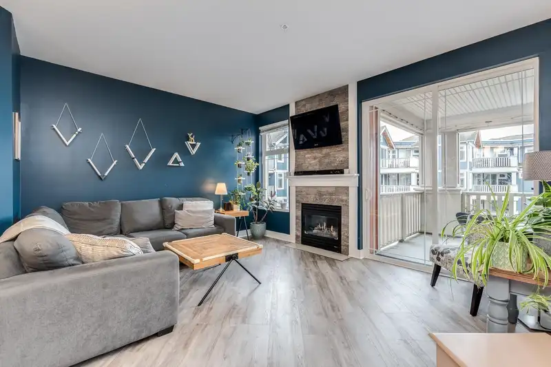 307 15368 16A AVENUE - photo 4 of 19