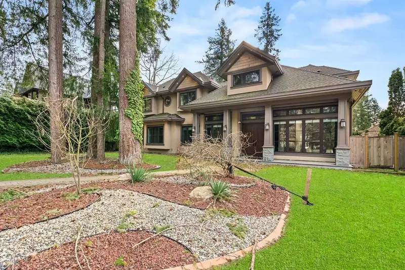 13096 24 AVENUE - photo 3 of 26