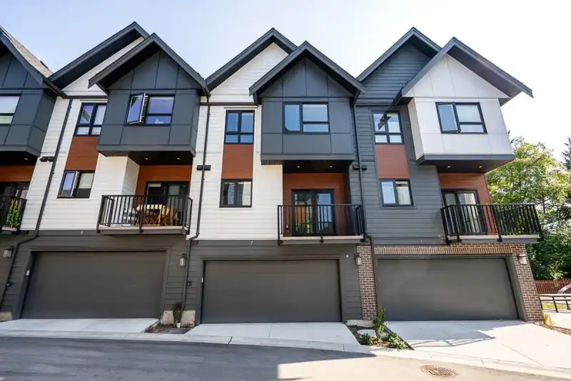 7 1959 165A STREET - photo 1 of 25