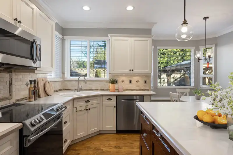 14027 BLACKBURN AVENUE - photo 4 of 36