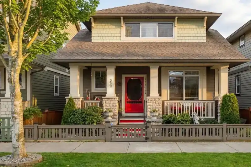 259 172A STREET - photo 1 of 25