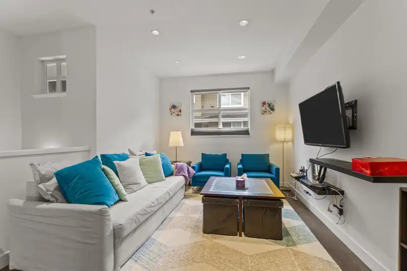 59 935 EWEN AVENUE - photo 2 of 20