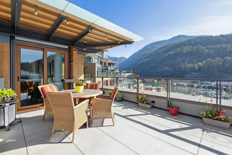 703 6687 NELSON AVENUE - photo 2 of 25