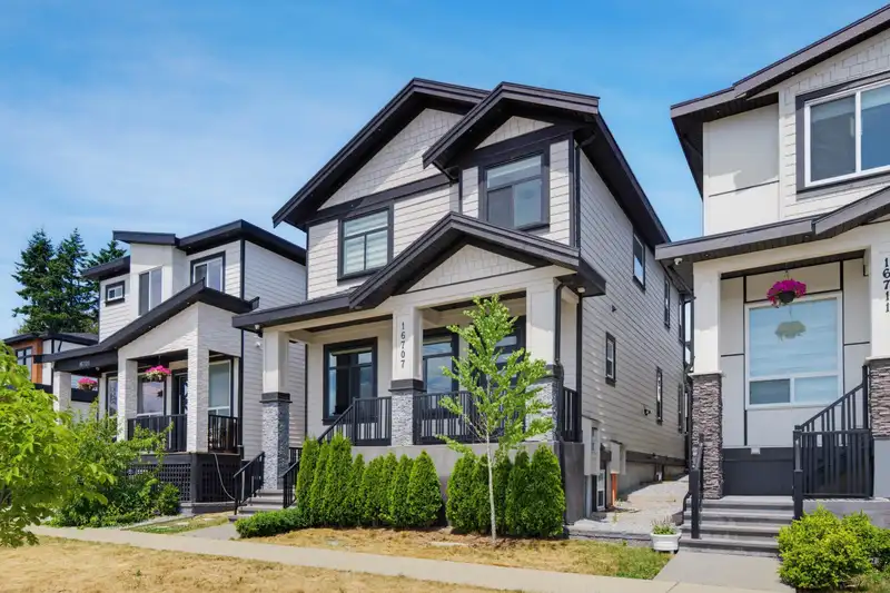 16707 15A AVENUE - photo 3 of 39