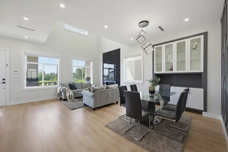 16707 15A AVENUE - photo 4 of 39
