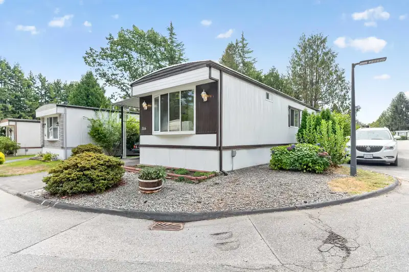 316 1840 160 STREET - photo 3 of 25