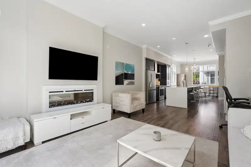 16 2528 156 STREET - photo 2 of 38