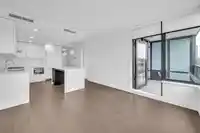 702 1588 JOHNSTON ROAD - thumbnail 14