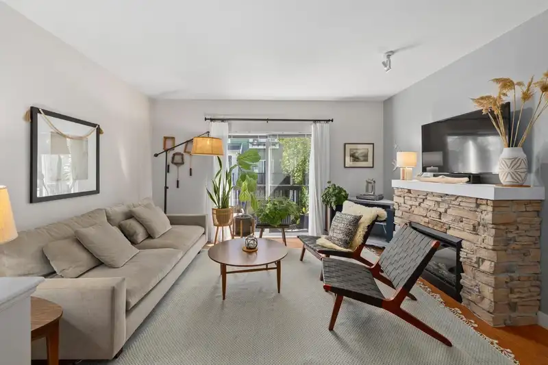 34 15233 34 AVENUE - photo 1 of 40