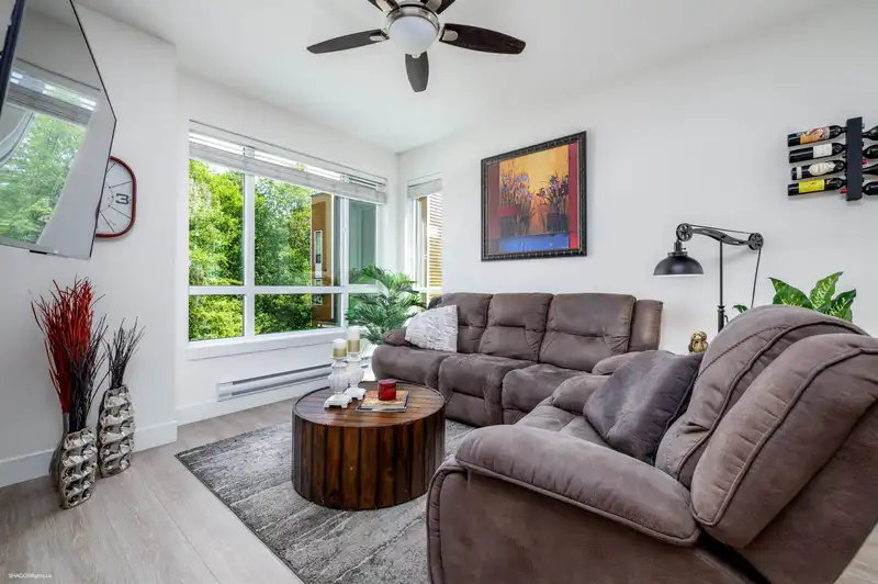 151 16433 19 AVENUE - photo 3 of 16