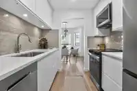 307 1460 MARTIN STREET - thumbnail 2
