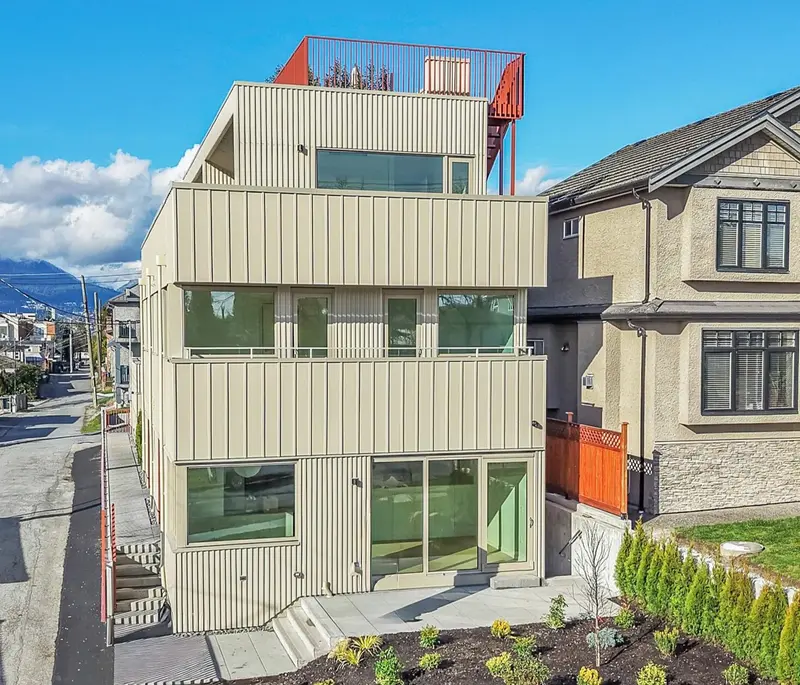 1 2915 E 5TH AVENUE - photo 1 of 7