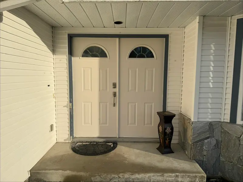 522 EAGLECREST DRIVE - photo 3 of 24