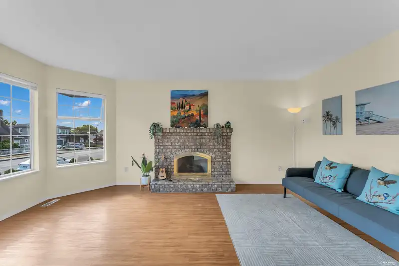 1267 FINLAY STREET - photo 4 of 31
