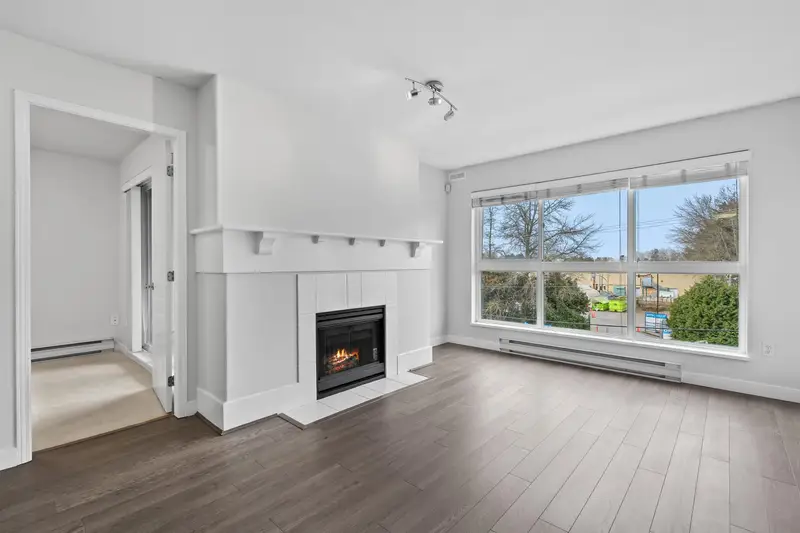 304 5500 LYNAS LANE - photo 2 of 25