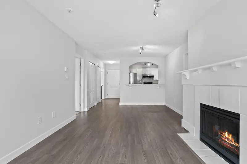 304 5500 LYNAS LANE - photo 4 of 25