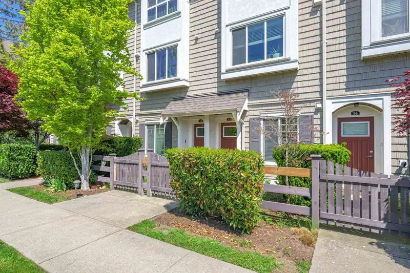 13 1708 KING GEORGE BOULEVARD - photo 4 of 40