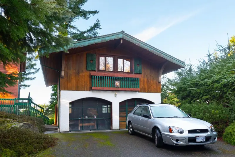 1684 WHITESAILS DRIVE - photo 4 of 25