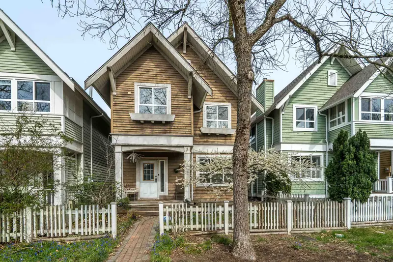 137 STAR CRESCENT - photo 1 of 25