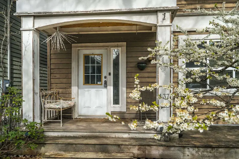 137 STAR CRESCENT - photo 3 of 25