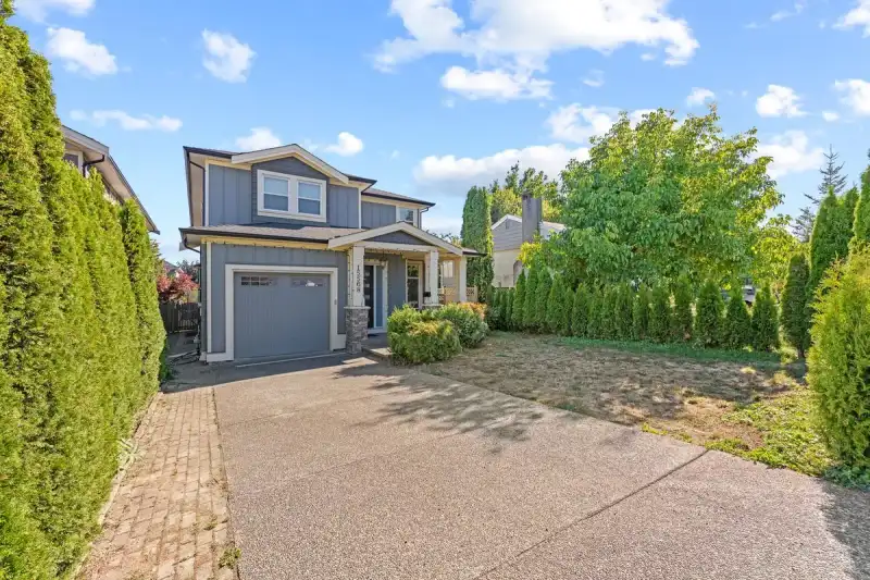 15568 RUSSELL AVENUE - photo 1 of 33